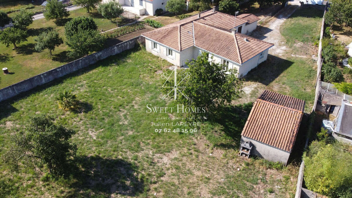 Maison à ROULLET-SAINT-ESTEPHE