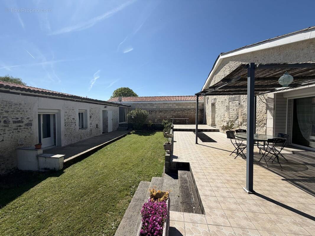 Maison à CHAMPAGNE-VIGNY