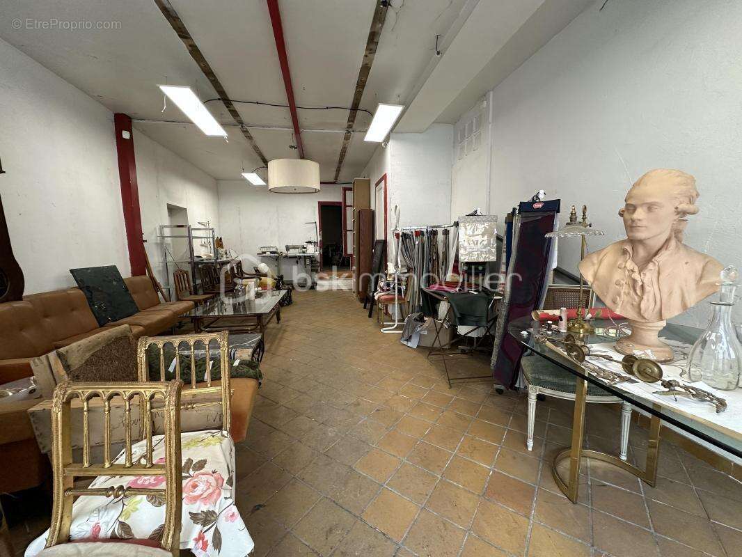 Local commercial spacieux de 79m² en plein centre-ville : idéal pour votre activité professionnelle - photo 5