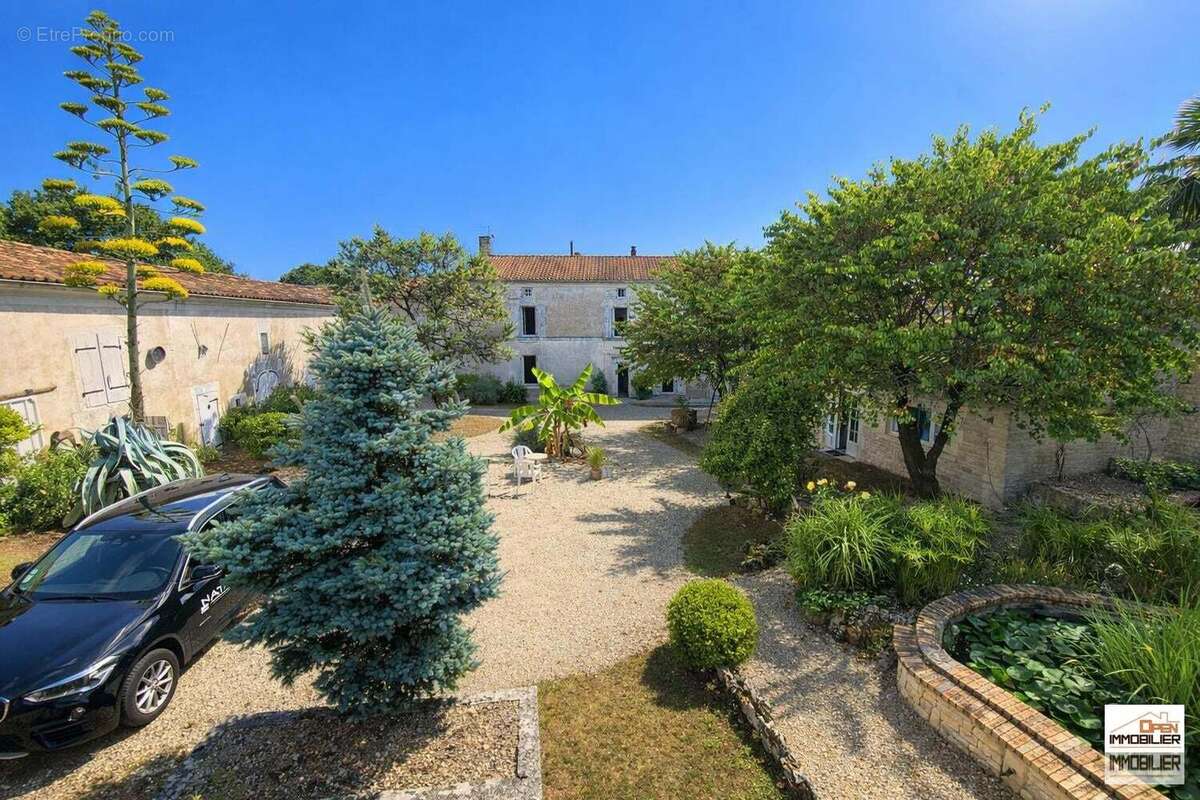 Appartement à DOUZAT