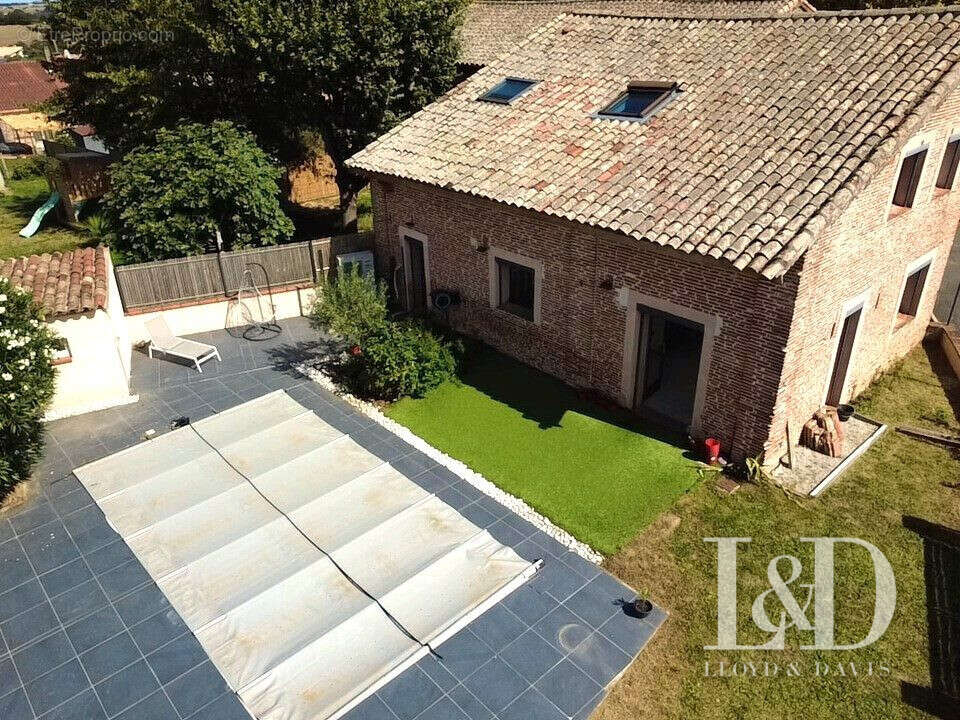 Maison à LAPEYROUSE-FOSSAT