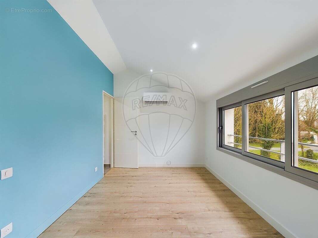 Maison à SAINT-LAURENT-DE-LA-PREE