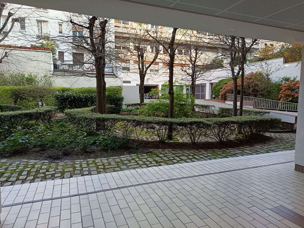 Parking à PARIS-11E