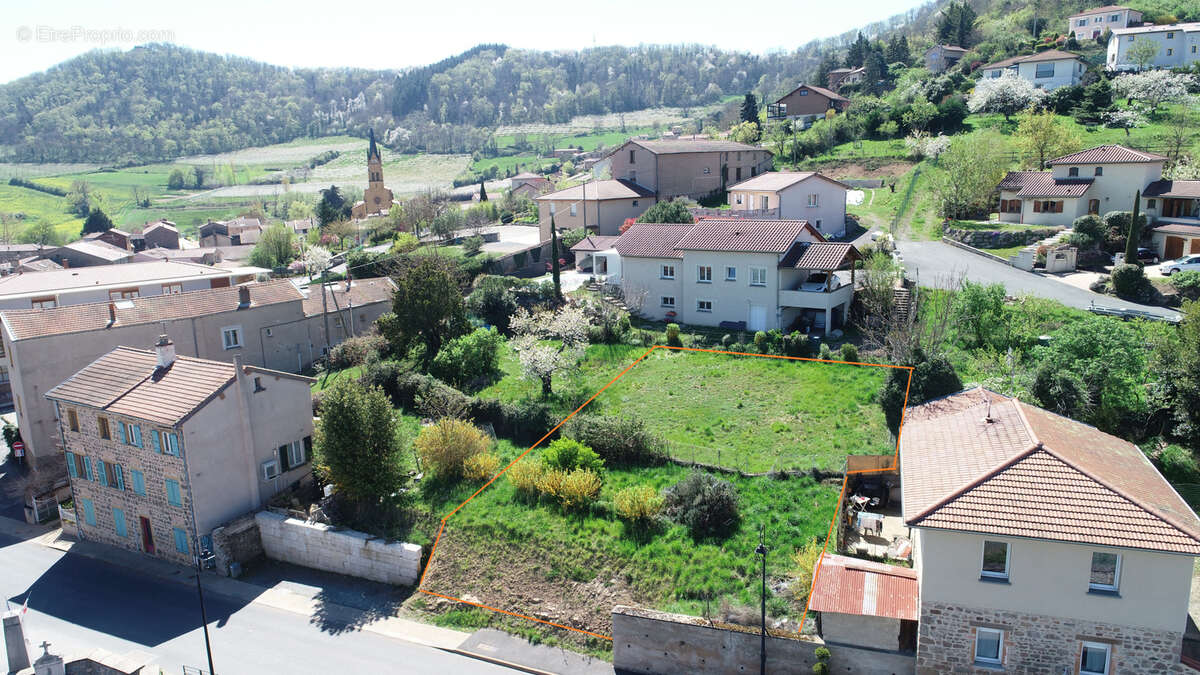 Terrain à SAINT-ROMAIN-DE-POPEY