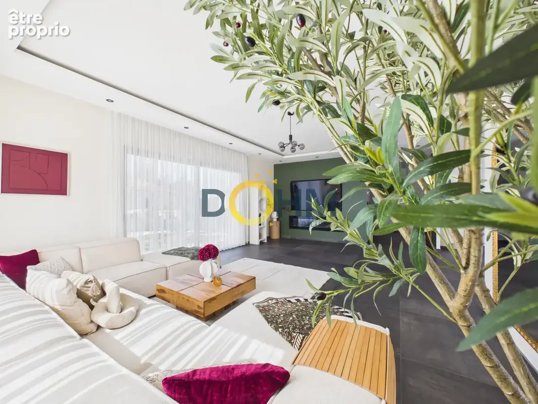 Photo Maison à Sainte-Sigolene au prix de 339 000€
