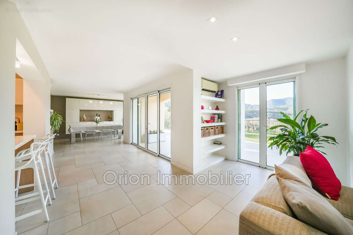 Maison à MANDELIEU-LA-NAPOULE