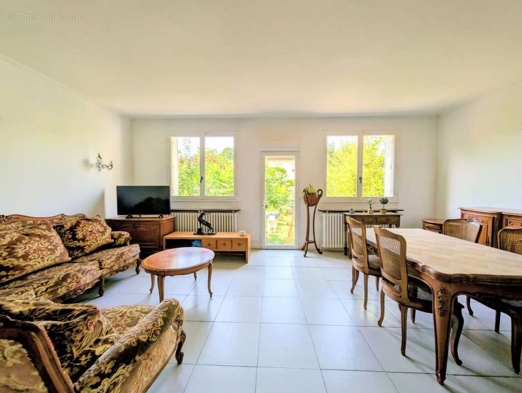Ref 2152 - Maison 5 pièces - Sous-sol aménagé - jardin et garage - photo 3