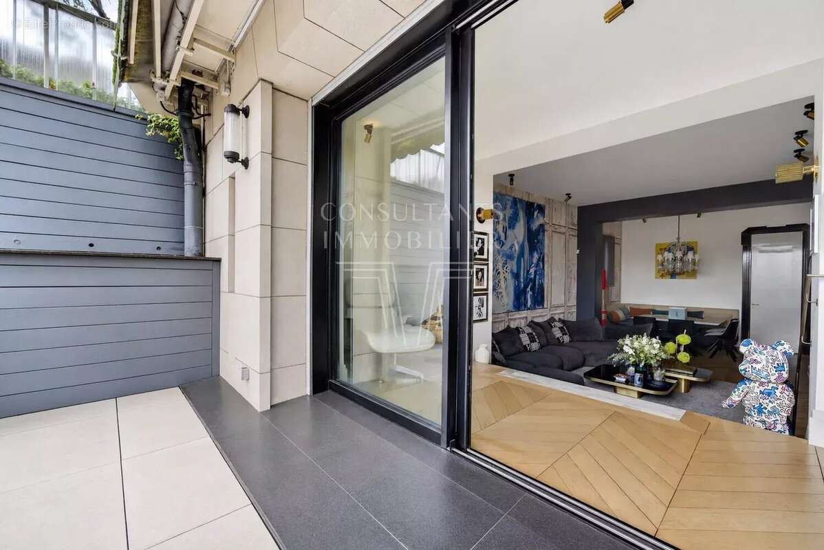 Appartement à PARIS-16E