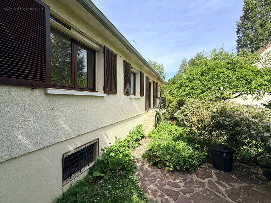 Maison à BURES-SUR-YVETTE