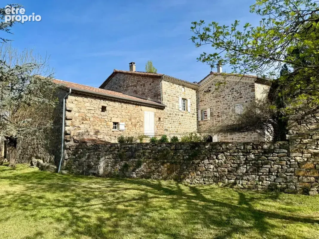 Mas ancien de caractére avec dépendance et terrain attenant - photo 3
