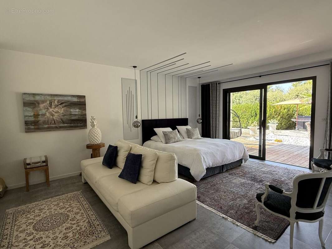 Maison 201 m² à Saint-Cyr-Sur-Mer  - photo 7