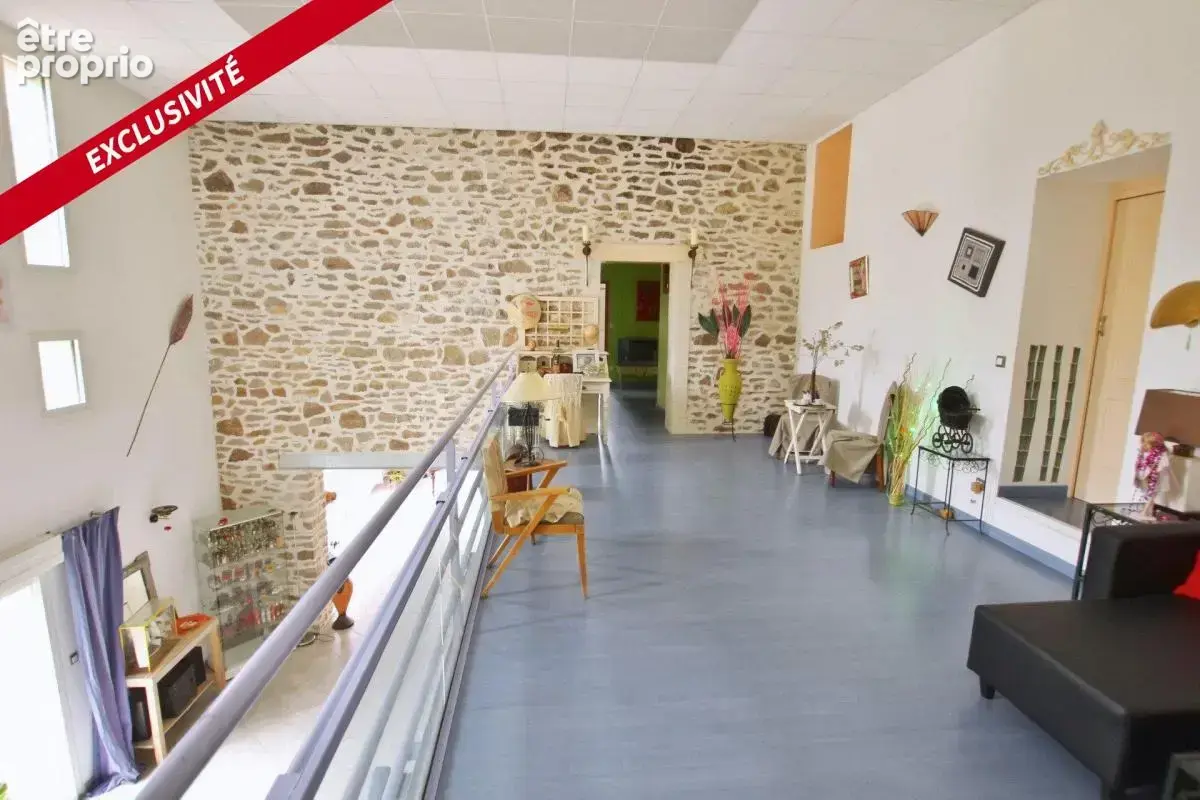 Maison atypique sur un terrain de 2 ha 19a 33ca - photo 6