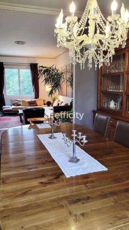 Maison à FLEURIEU-SUR-SAONE