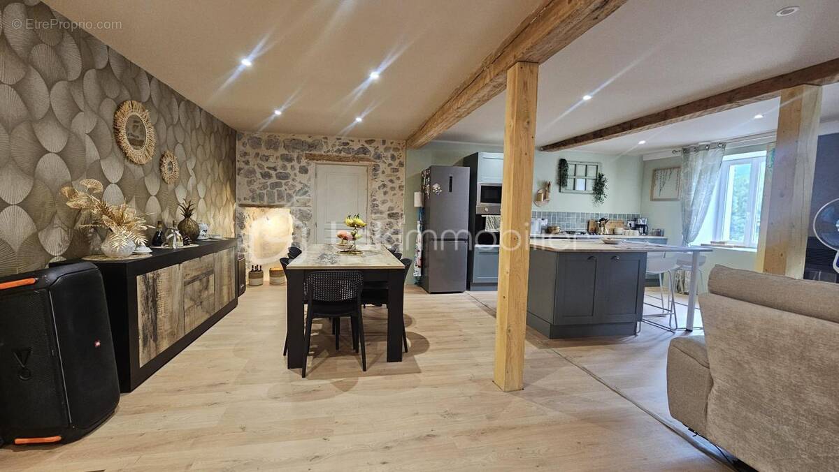 Maison à LA FAURIE