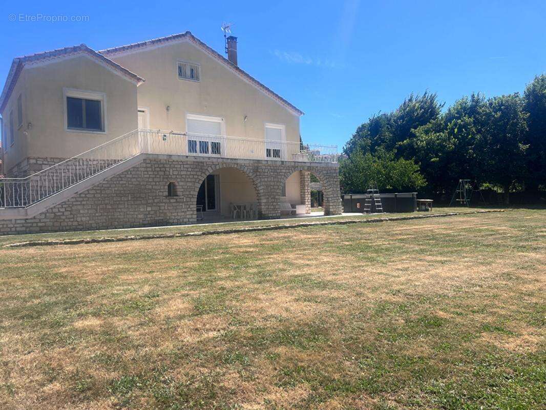 Maison à BARJAC
