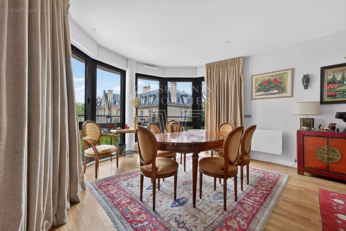Appartement à NEUILLY-SUR-SEINE