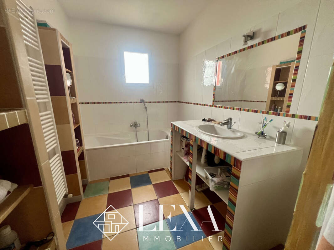 Maison familale 5 chambres. - photo 9
