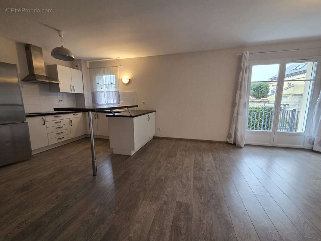 Appartement à PIERRES