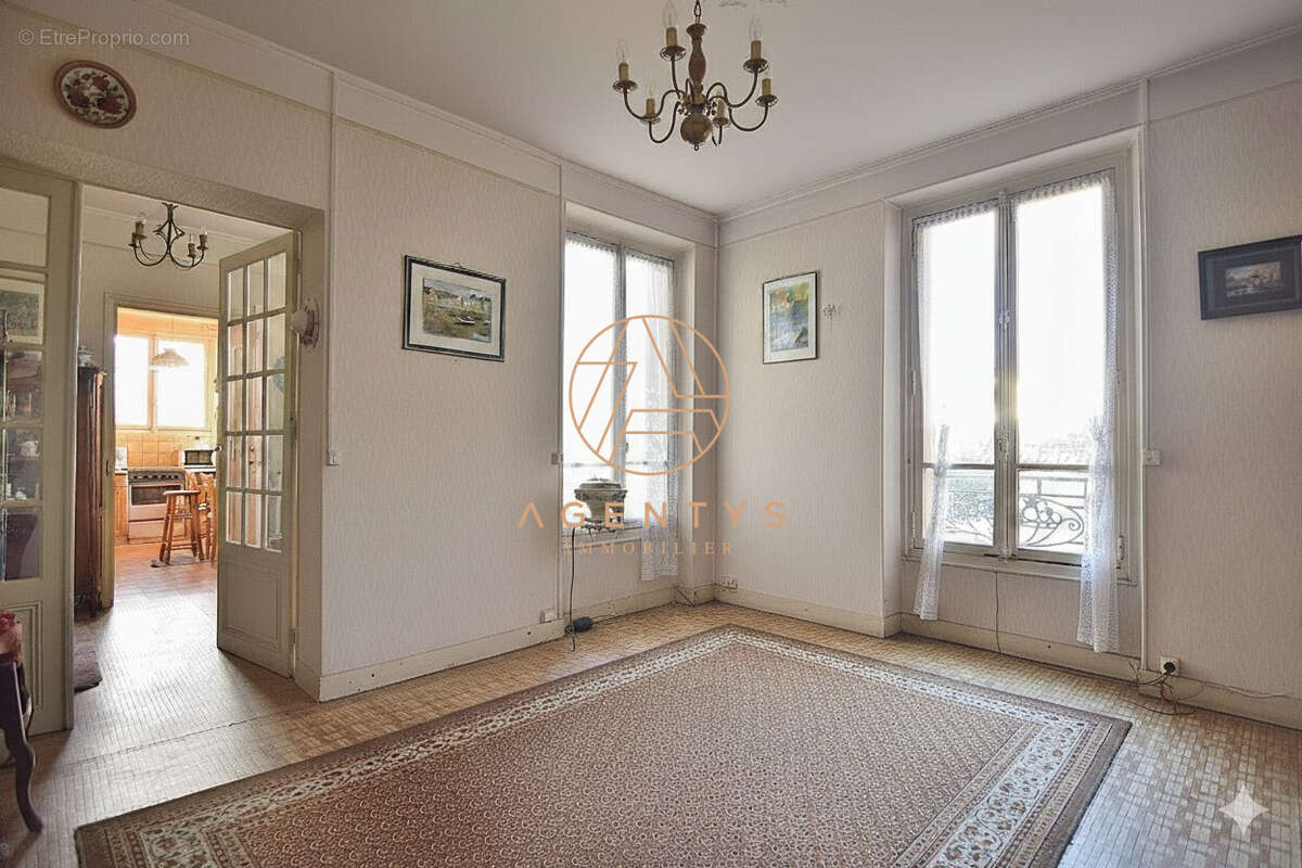 Maison à SAINT-MAUR-DES-FOSSES