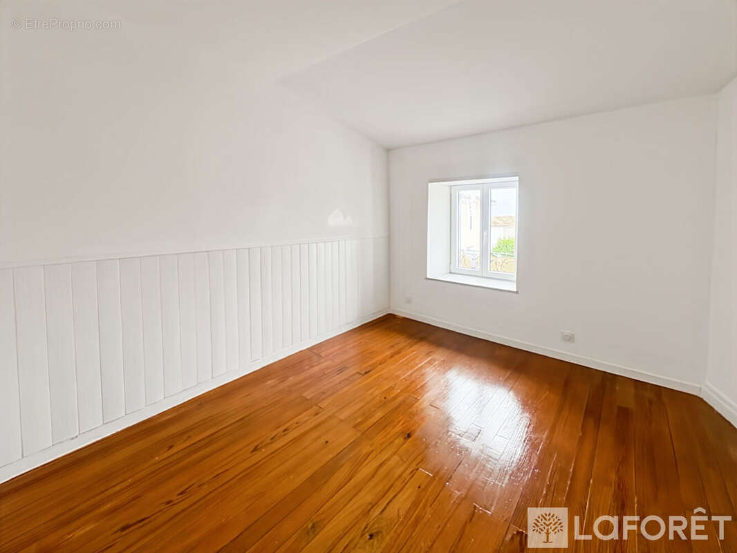 Maison à MORTAGNE-SUR-GIRONDE