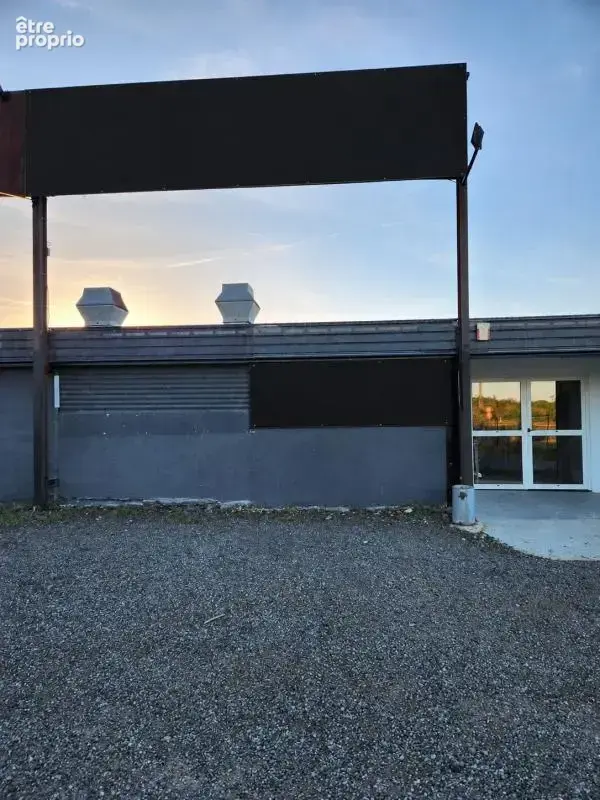 Photo Commerce à Capens au prix de 212 000€