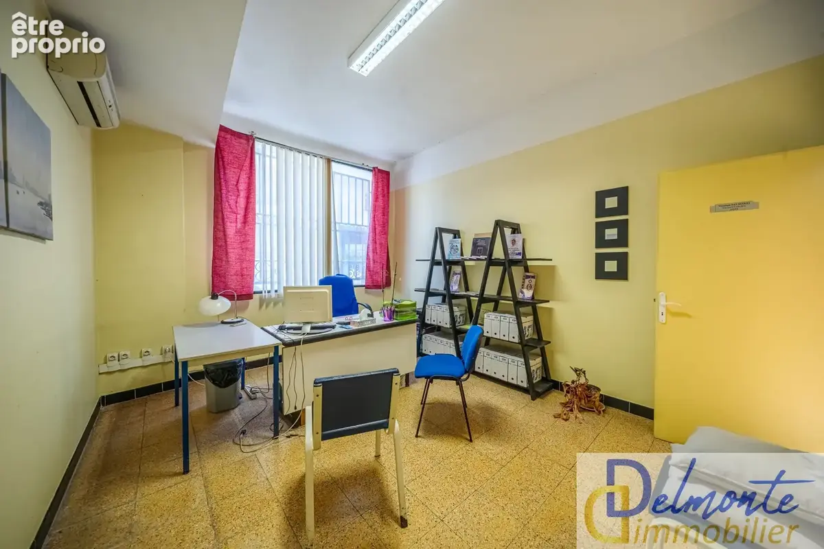 Toulon saint-roch   local professionnel de 99 m2 à fort potentiel - photo 4