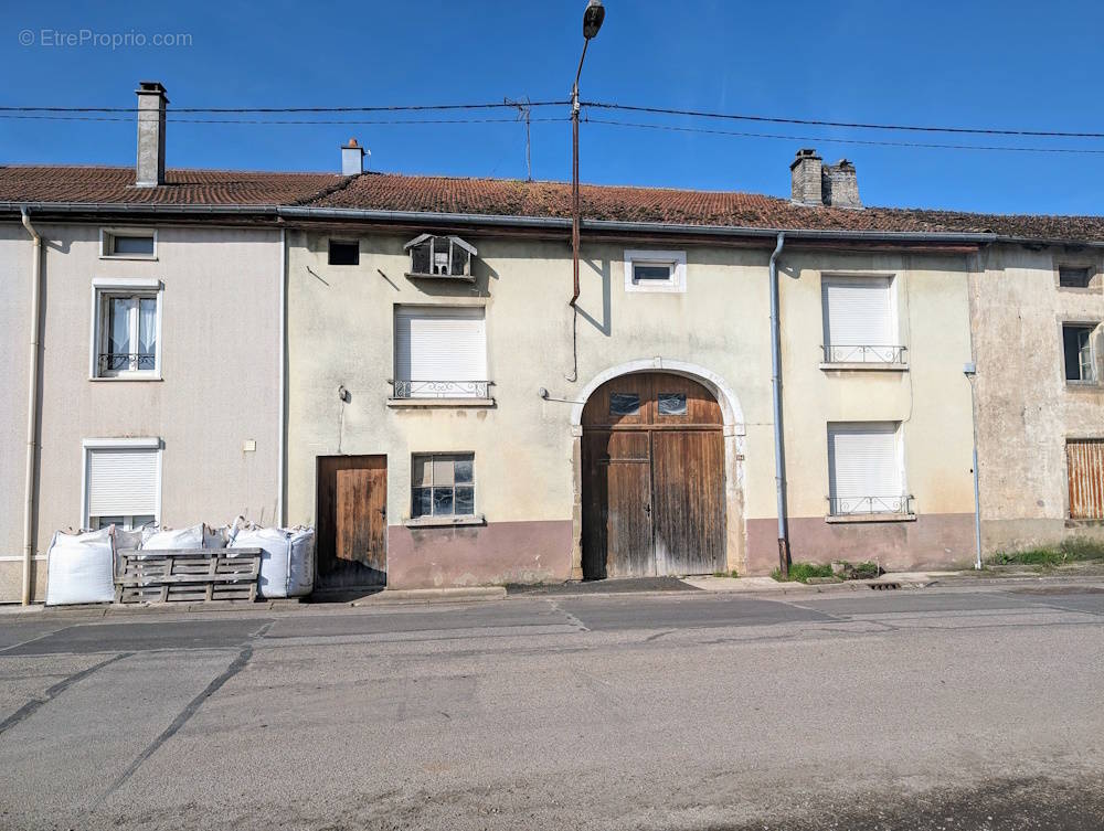 Maison à AMBACOURT