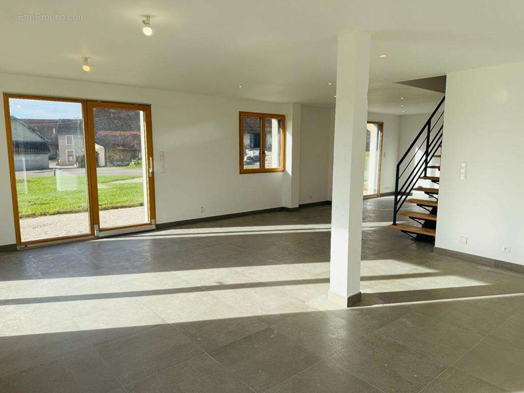 Maison à NANCRAY
