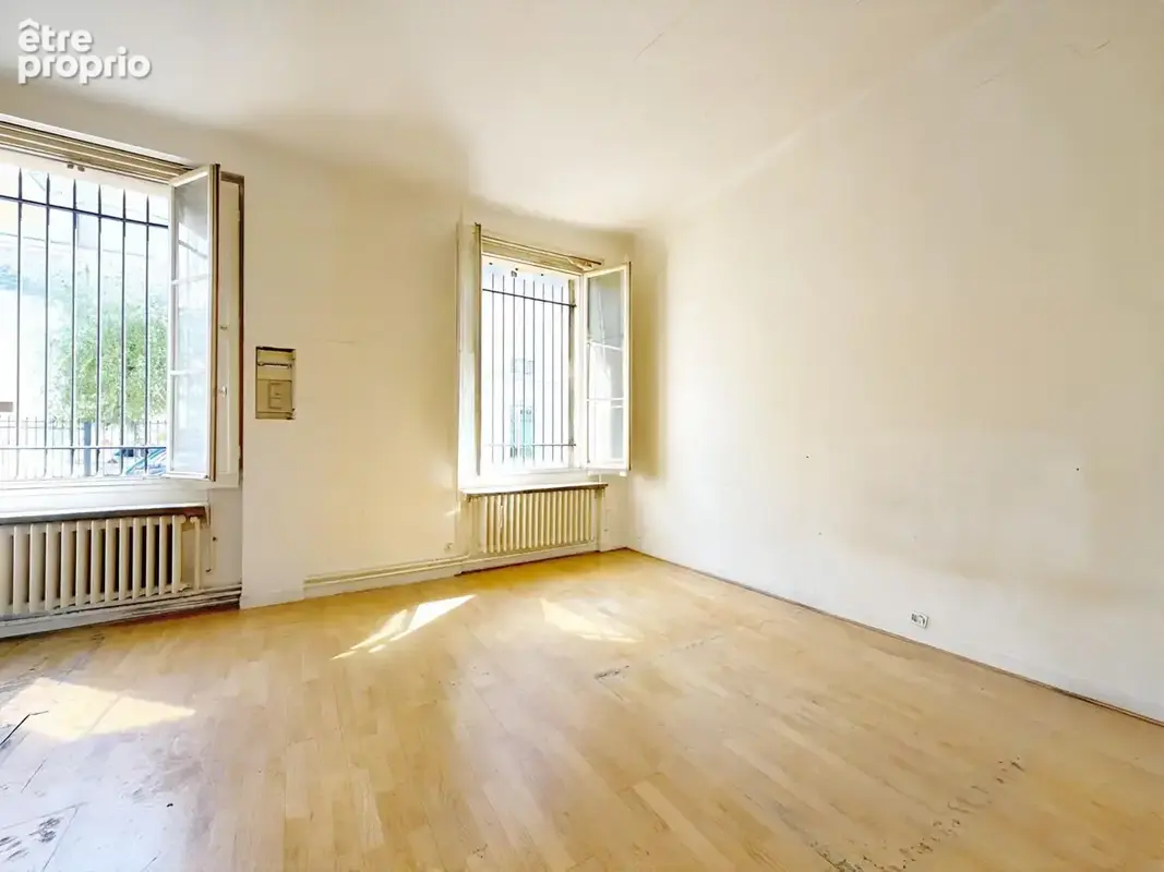 Grand studio avec très belle hauteur sous plafond - photo 2