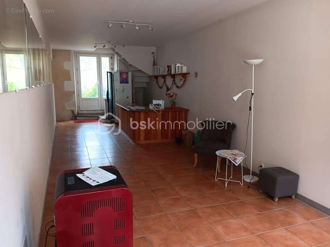 Commerce à SAUZE-VAUSSAIS