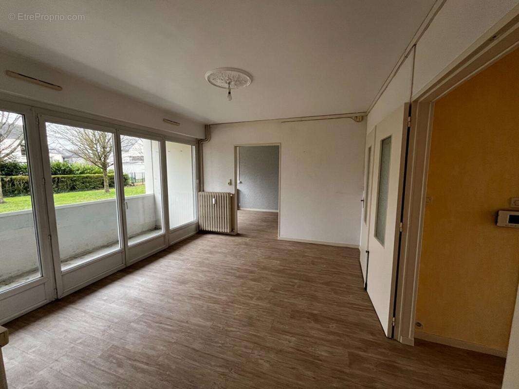 Appartement à LES PONTS-DE-CE