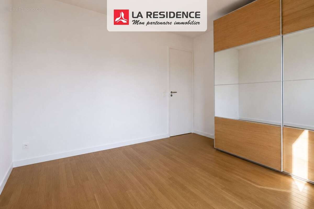 Appartement 65 m² à Saint-Cyr-L'ecole  - photo 6
