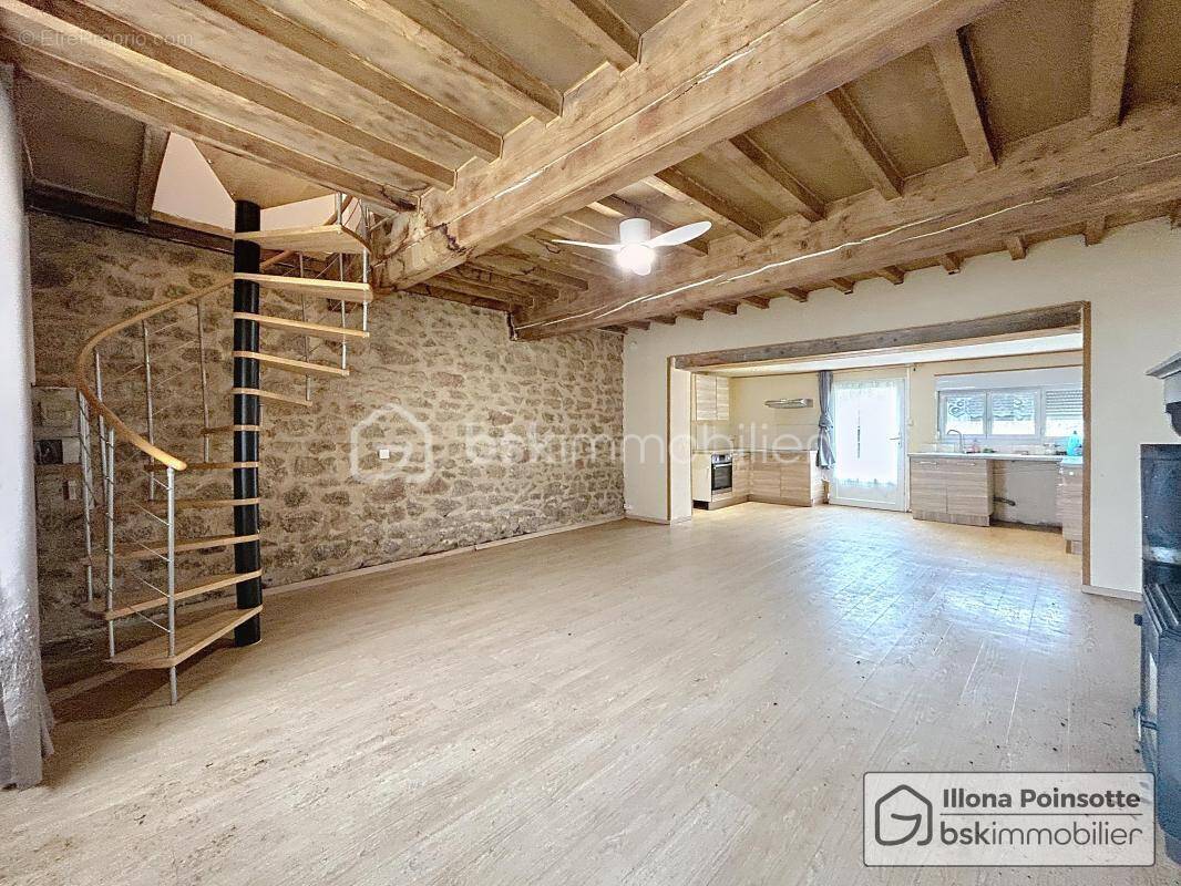 Maison à LA ROCHE-EN-BRENIL