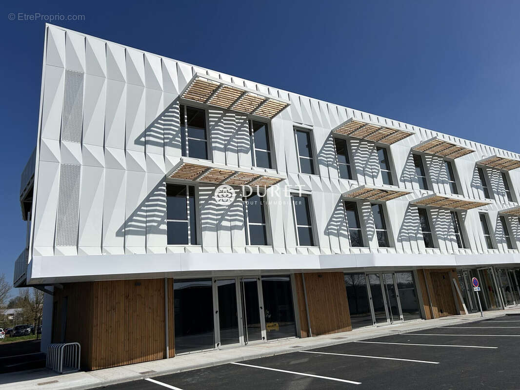 Commerce à LES HERBIERS