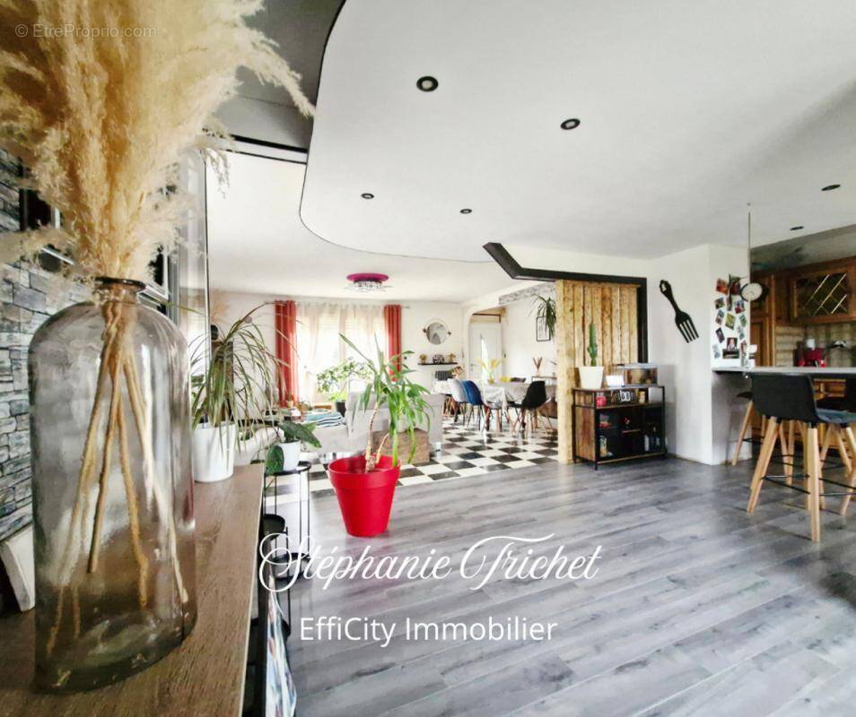 Maison à LE GIROUARD