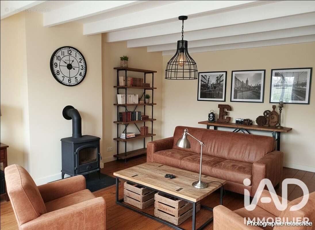 Maison 209 m² à Corme-Royal  - photo 9
