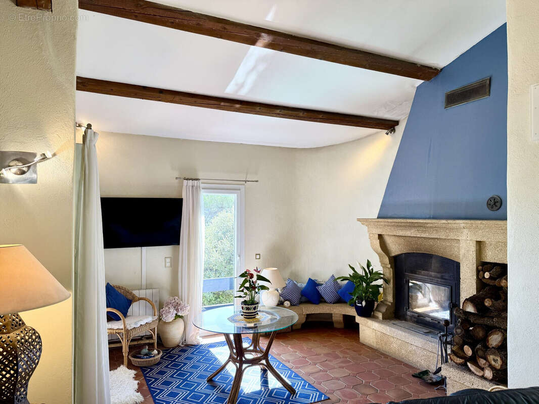 Dickjan POPPEMA d'eXp France vous propose une belle villa avec vue, piscine et 4 chambres - Maison à PIERREVERT
