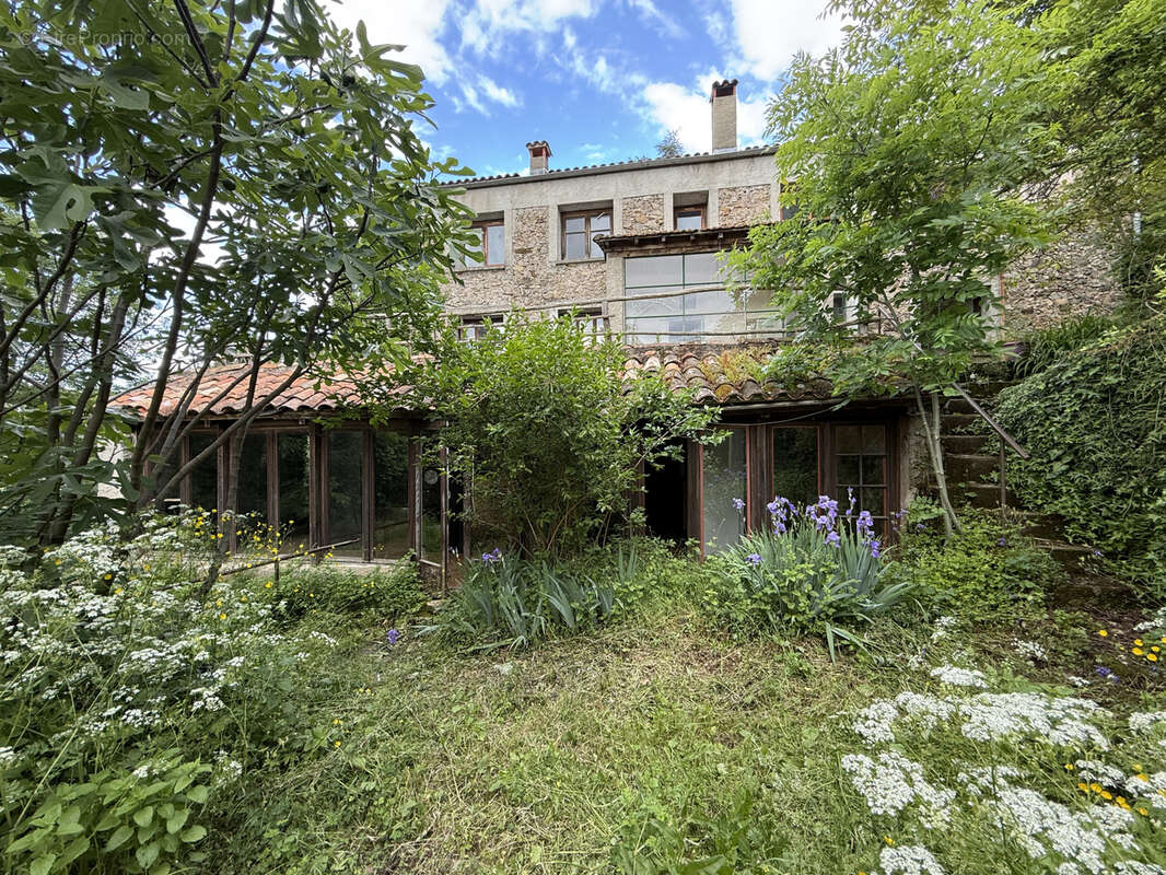 À Vendre   Mas avec Piscine, Écuries et Deux Bâtisses sur Terrain Naturel - photo 2