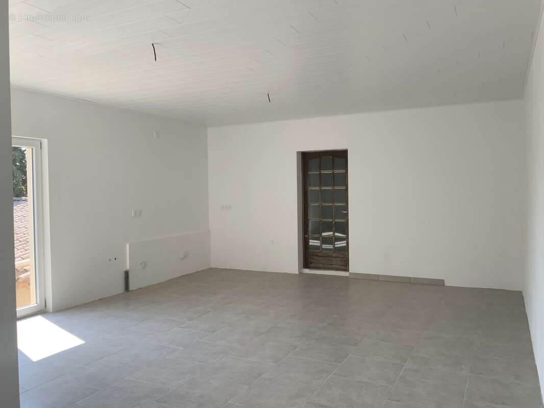 Exclusif,dans un village recherché, maison en pierre avec appartement indépendant sur un terrain de 2167 m2 et - photo 19