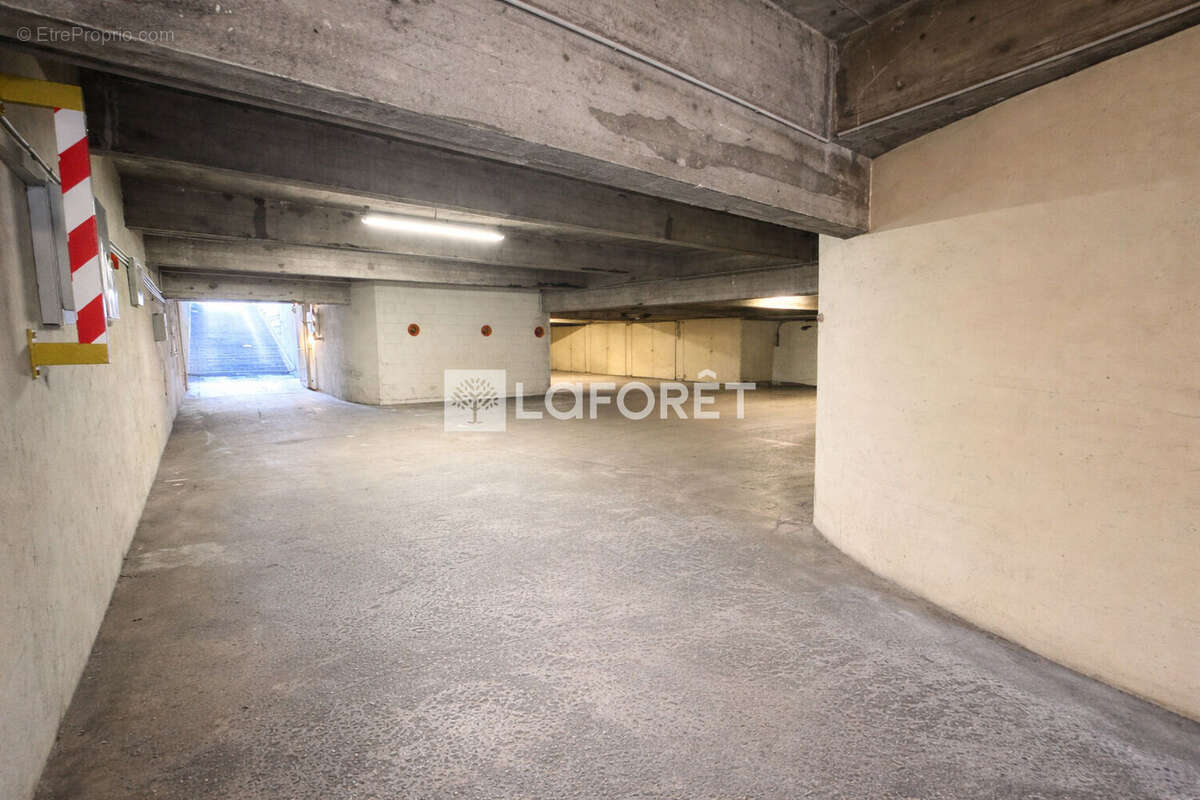 Parking à PARIS-15E