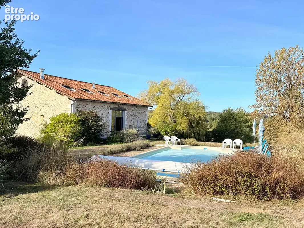 Photo Maison à Piegut-Pluviers au prix de 598 000€