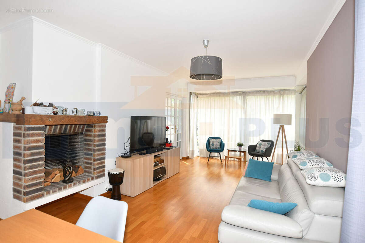 Appartement à FONTENAY-LE-FLEURY