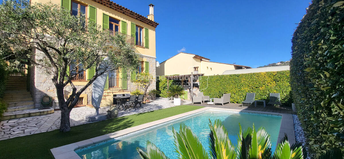 Maison à LA ROQUETTE-SUR-SIAGNE