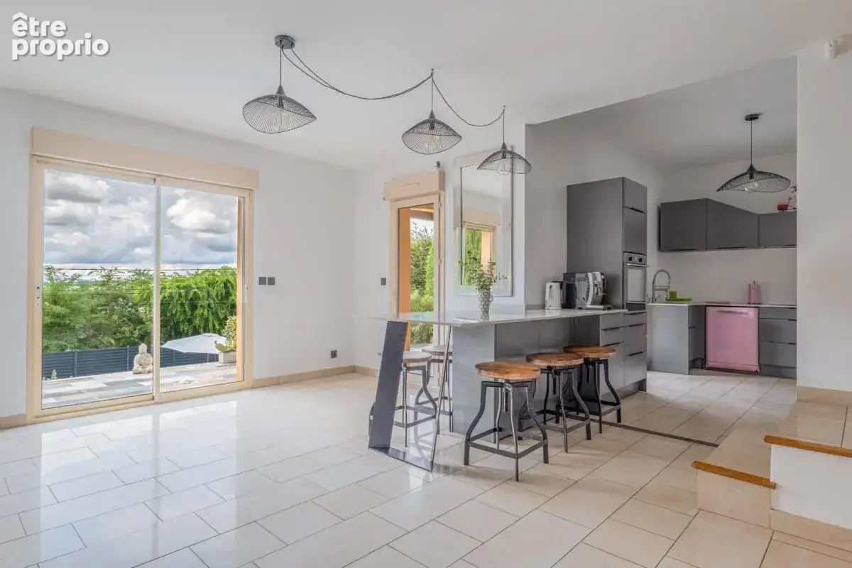 69110 saint foy les lyon - maison + appartement - piscine - garage - jardin - vue panoramique - proche des commodites - calme - photo 4