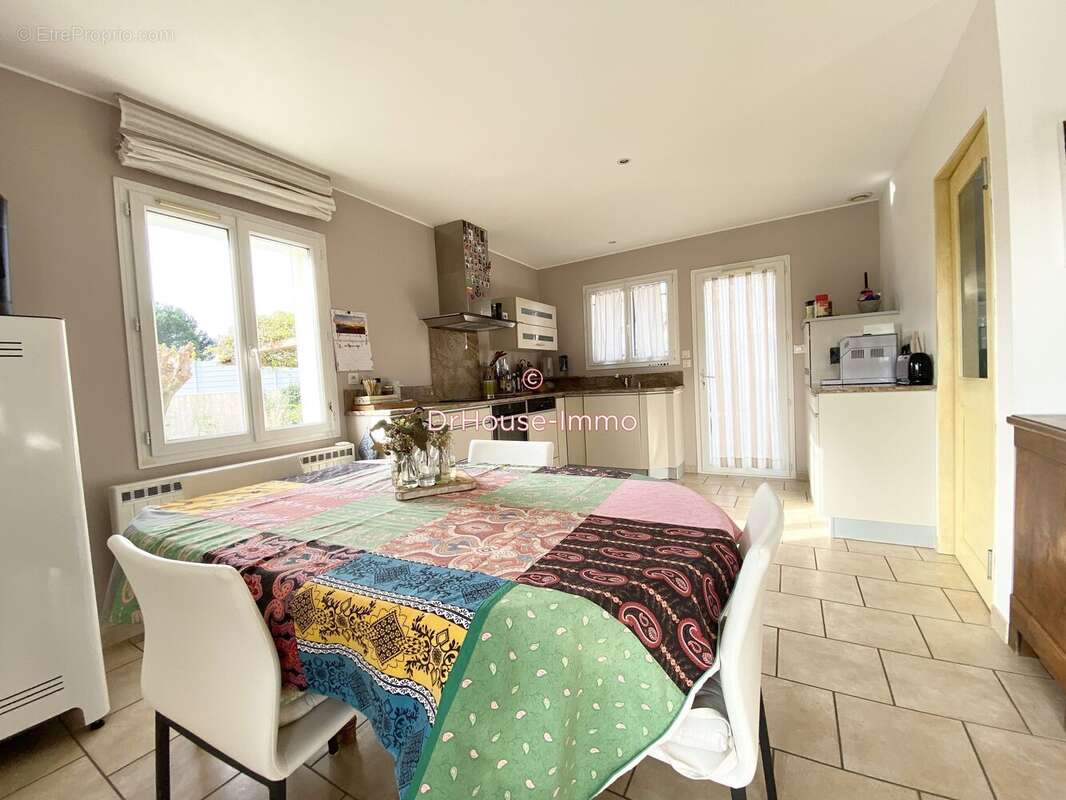 Maison 300 m² à Aigues-Mortes  - photo 4