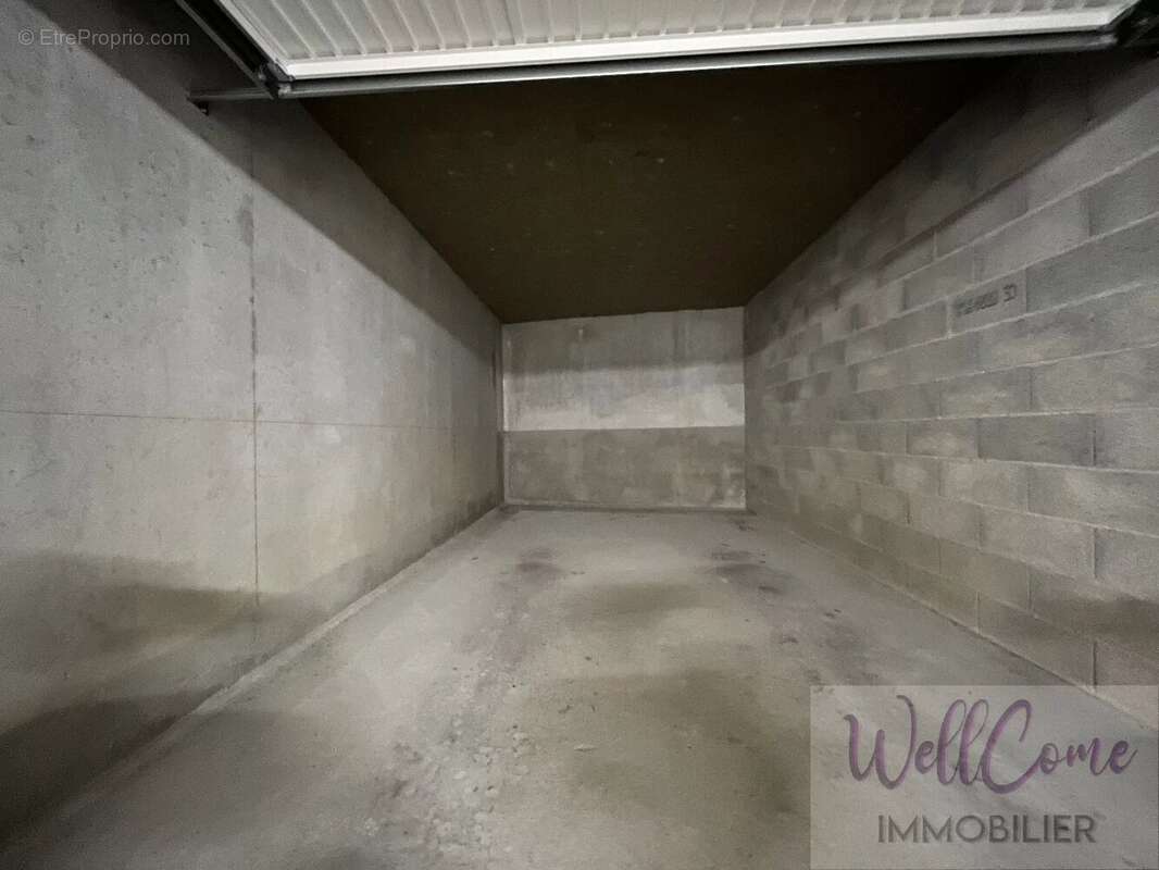 Parking à LA BIOLLE