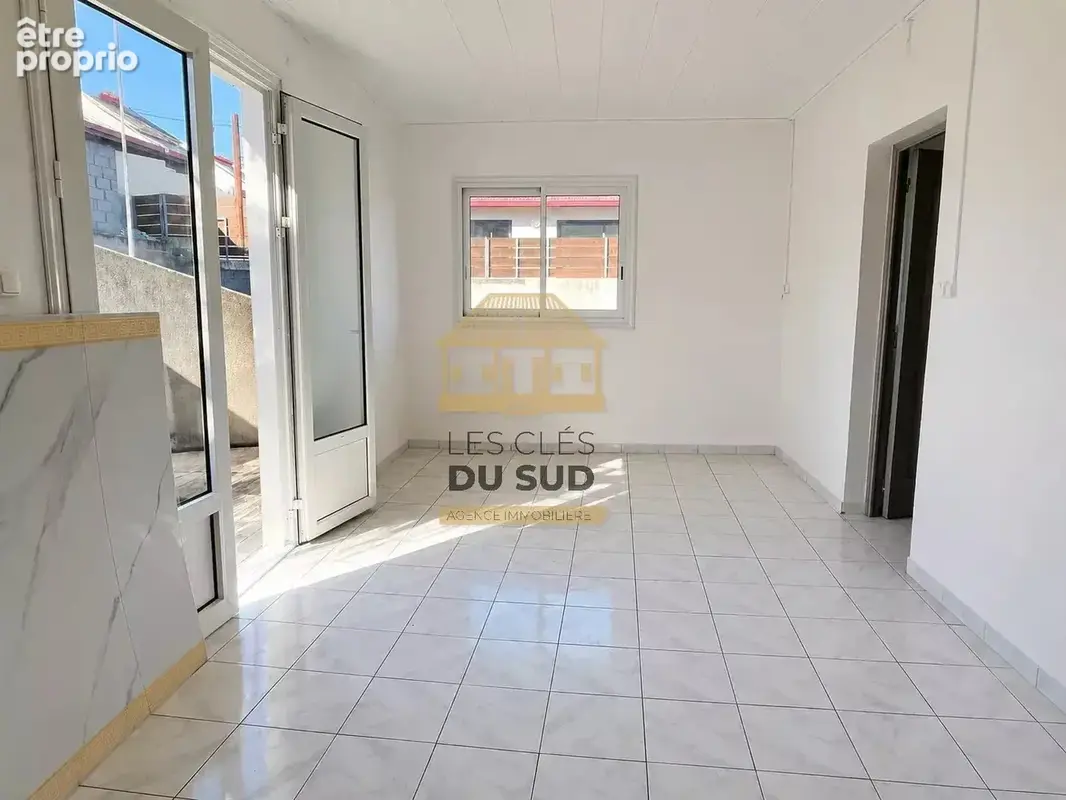 Maison T4 de plain-pied à rénover au calme à La Rivière Saint-Louis - photo 3