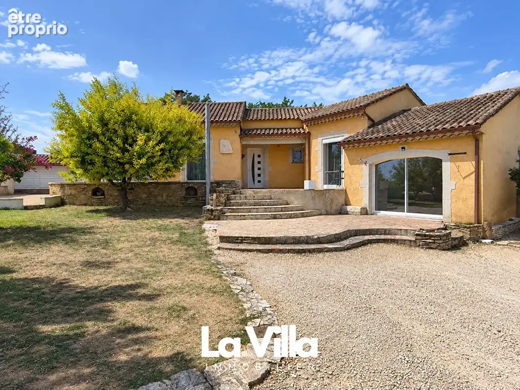Photo Maison à Saint-Julien-De-Peyrolas au prix de 335 000€