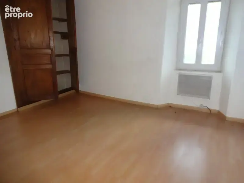 10 min BELLAC, Maison rénovée en partie, avec partie habitable et jardin - photo 10