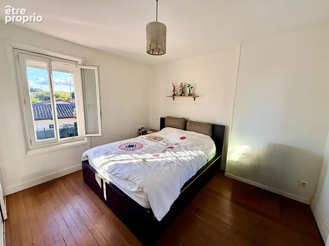 Maison en pierre en plein centre ville - photo 9